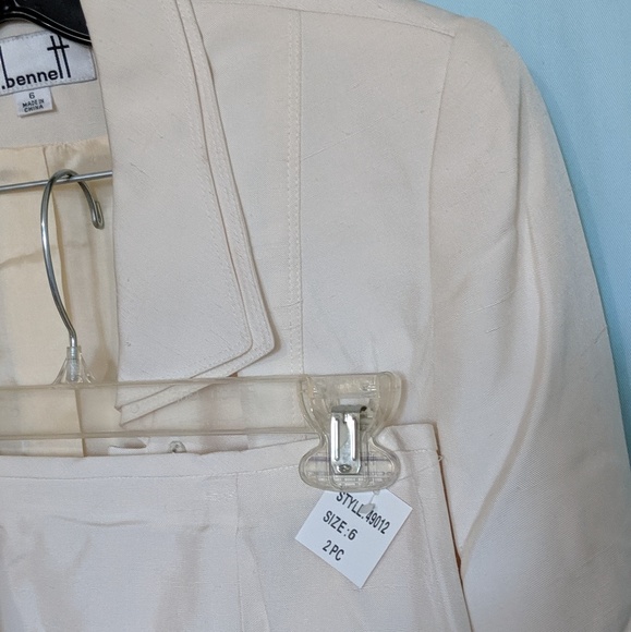 Skirt and Jacket suit with tags - Picture 2 of 3